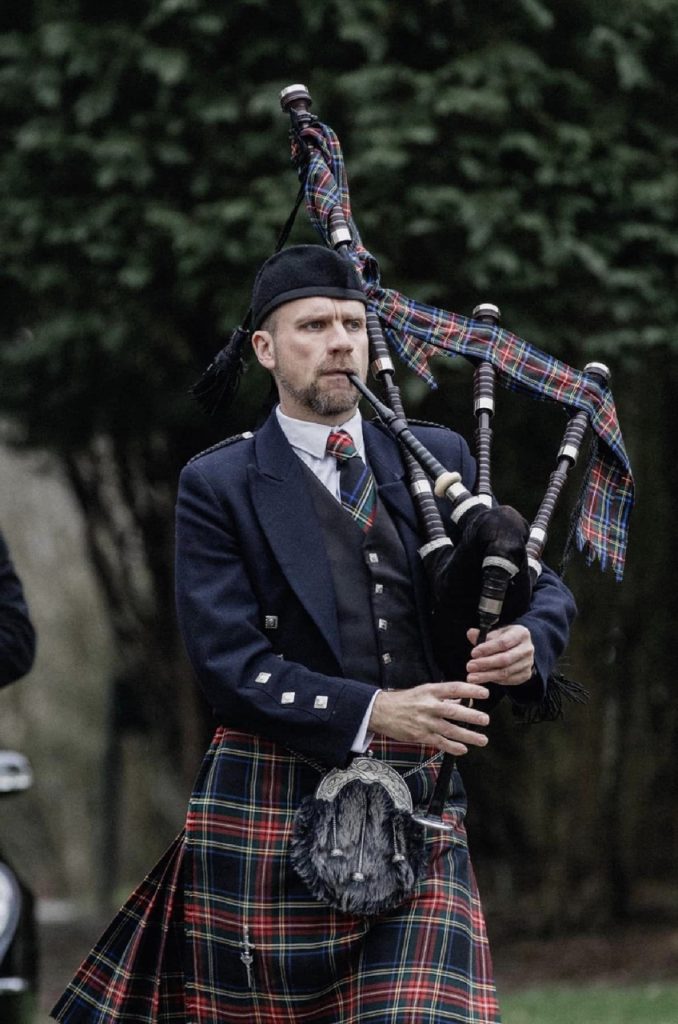 funeral bagpiper